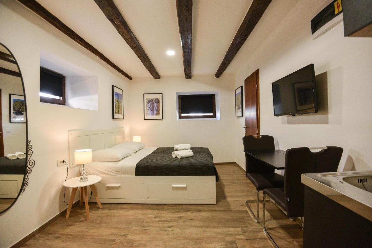 Old Town Inn Pula Dış mekan fotoğraf